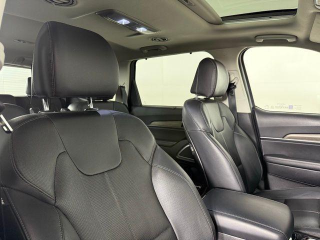 Photo of 2022 Everlasting Silver Kia Telluride