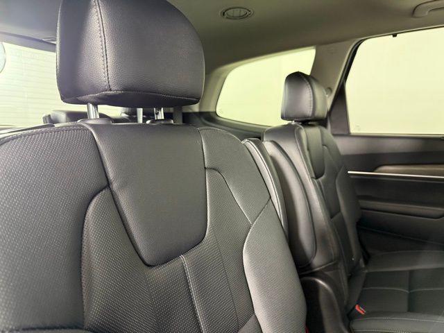 Photo of 2022 Everlasting Silver Kia Telluride