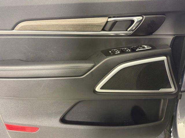 Photo of 2022 Everlasting Silver Kia Telluride