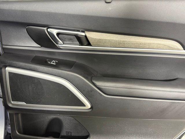 Photo of 2022 Everlasting Silver Kia Telluride