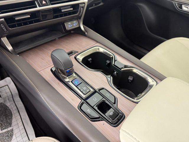 Photo of 2024 Eminent White Pearl Lexus RX 350
