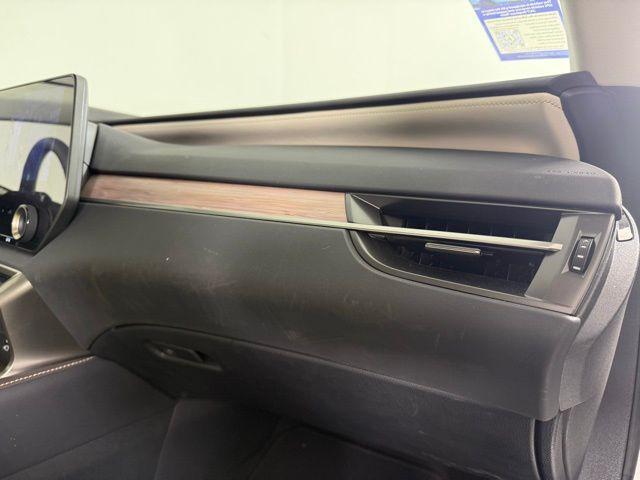 Photo of 2024 Eminent White Pearl Lexus RX 350