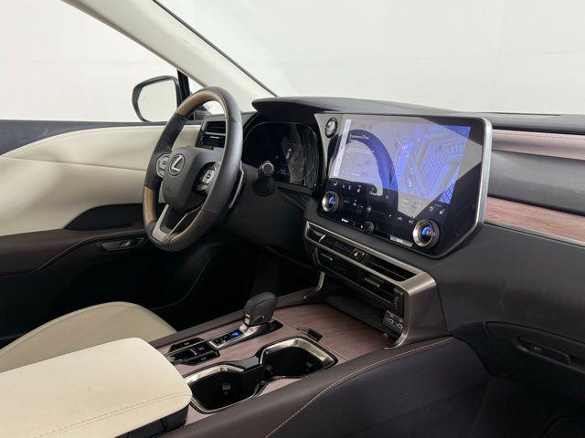 Photo of 2024 Eminent White Pearl Lexus RX 350