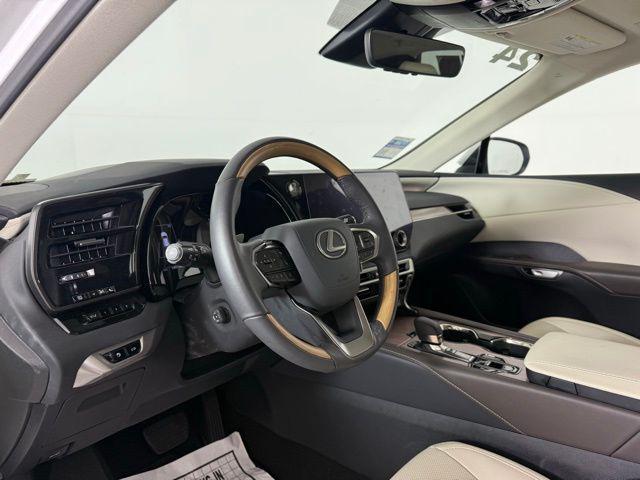 Photo of 2024 Eminent White Pearl Lexus RX 350