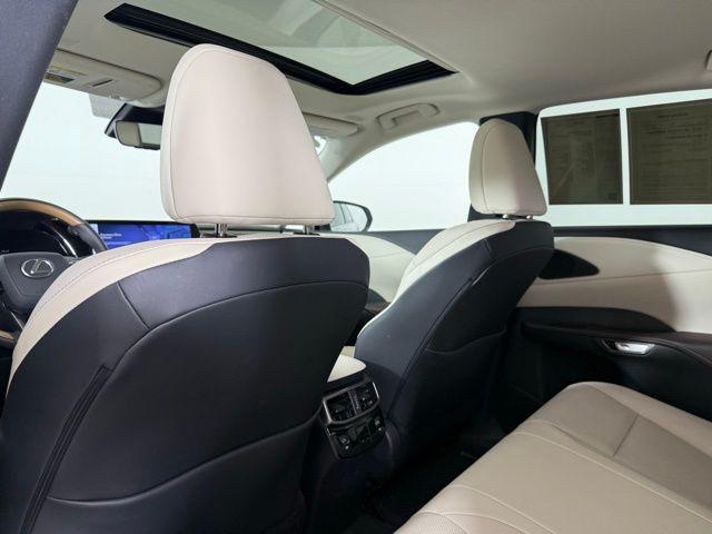 Photo of 2024 Eminent White Pearl Lexus RX 350