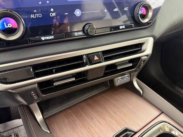 Photo of 2024 Eminent White Pearl Lexus RX 350
