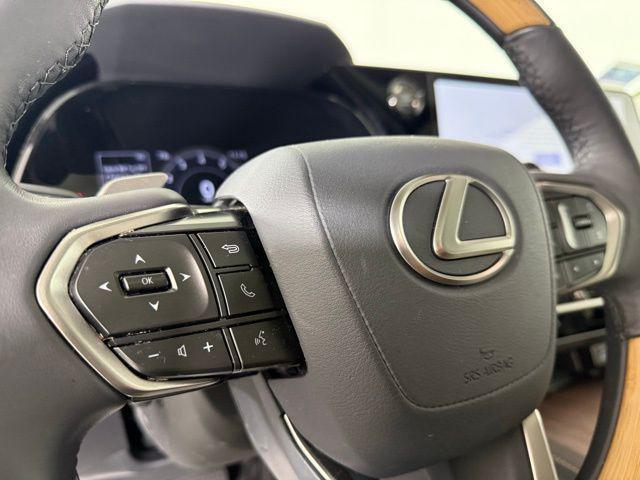 Photo of 2024 Eminent White Pearl Lexus RX 350