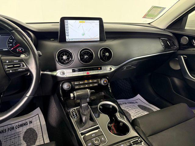Photo of 2018 Snow White Pearl Kia Stinger