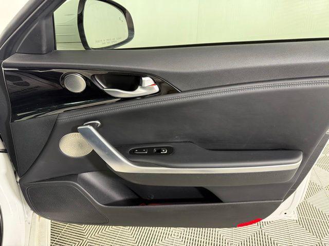 Photo of 2018 Snow White Pearl Kia Stinger