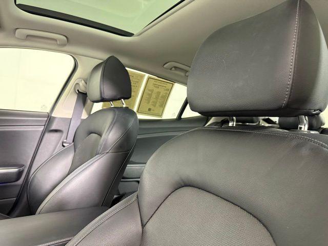 Photo of 2018 Snow White Pearl Kia Stinger