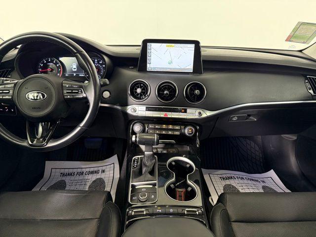 Photo of 2018 Snow White Pearl Kia Stinger