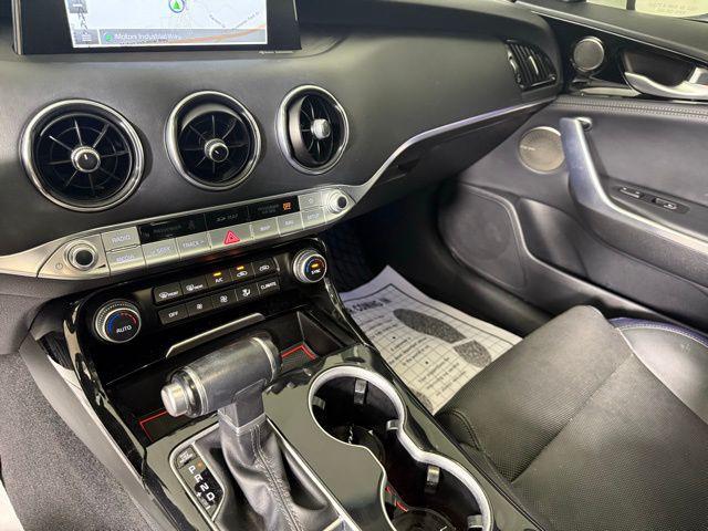 Photo of 2018 Snow White Pearl Kia Stinger