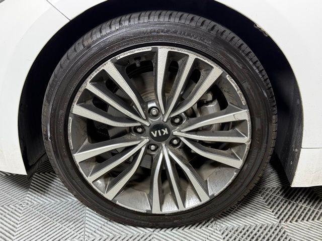 Photo of 2018 Snow White Pearl Kia Stinger