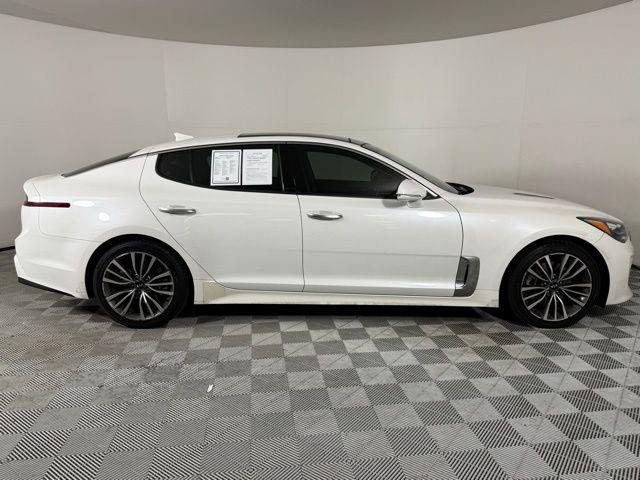 Photo of 2018 Snow White Pearl Kia Stinger