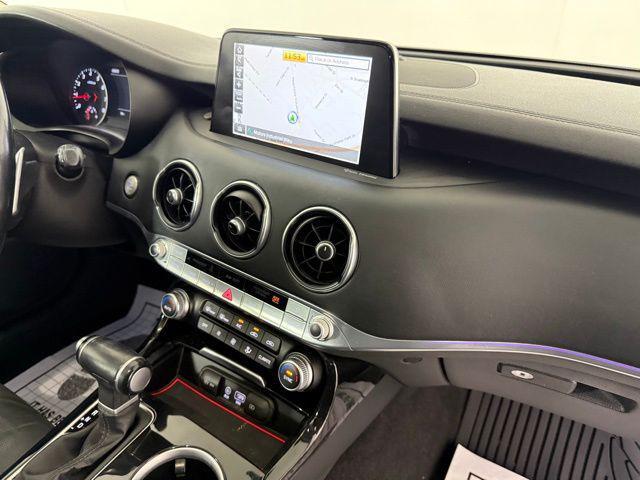 Photo of 2018 Snow White Pearl Kia Stinger
