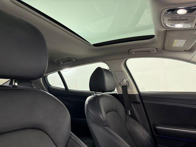 Photo of 2018 Snow White Pearl Kia Stinger