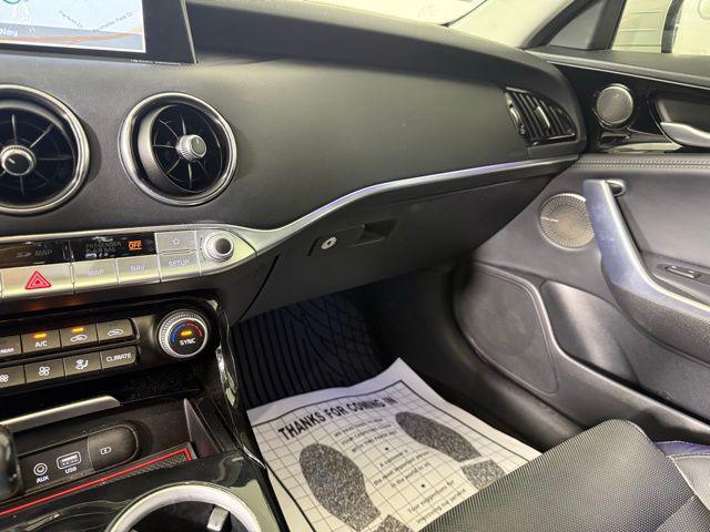 Photo of 2018 Snow White Pearl Kia Stinger