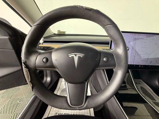 Photo of 2019 Grey Tesla Model 3
