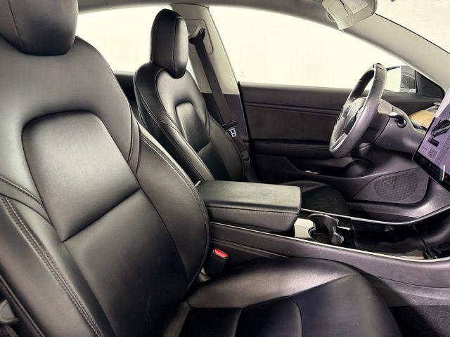Photo of 2019 Grey Tesla Model 3