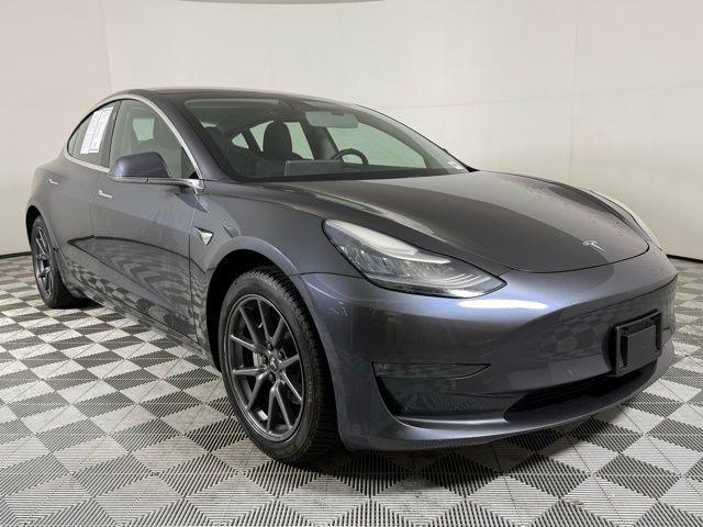 Photo of 2019 Grey Tesla Model 3