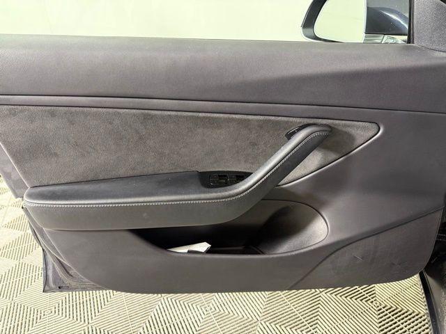 Photo of 2019 Grey Tesla Model 3