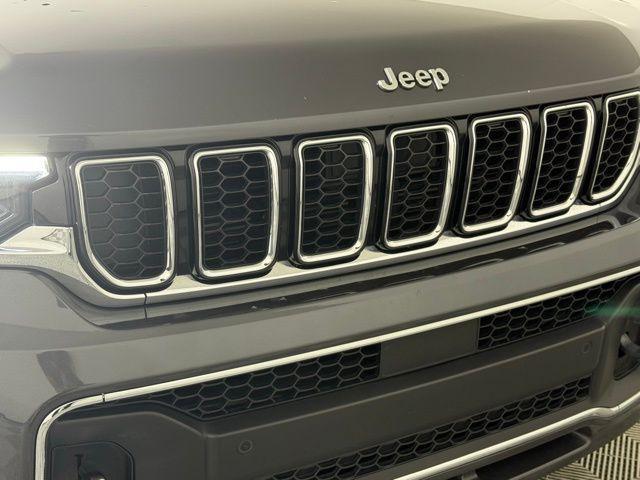 Photo of 2022 Baltic Gray Metallic Clearcoat Jeep Grand Cherokee L