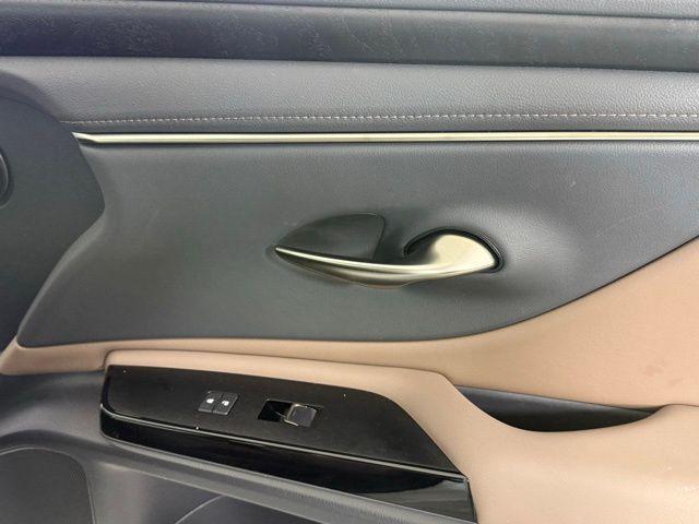 Photo of 2022 Eminent White Pearl Lexus ES 350
