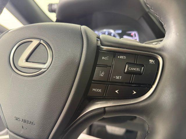 Photo of 2022 Eminent White Pearl Lexus ES 350