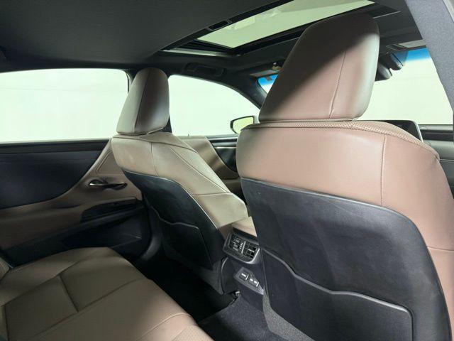 Photo of 2022 Eminent White Pearl Lexus ES 350