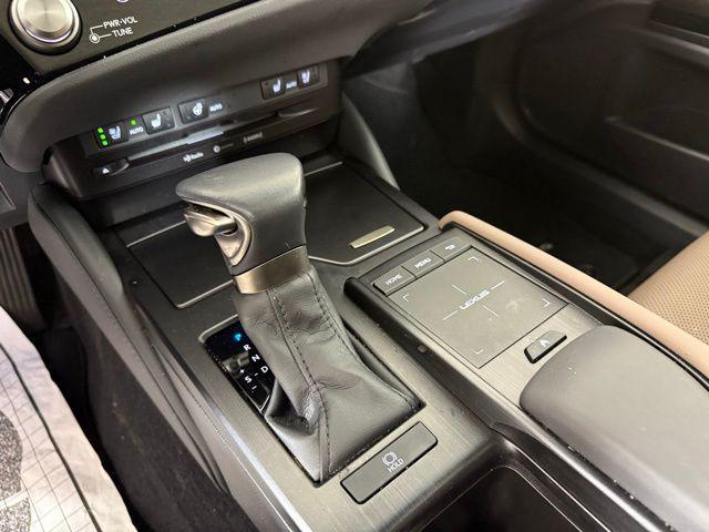 Photo of 2022 Eminent White Pearl Lexus ES 350