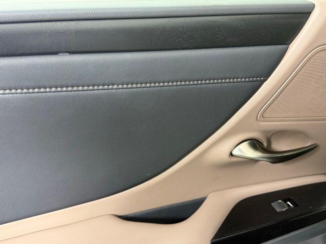 Photo of 2022 Eminent White Pearl Lexus ES 350