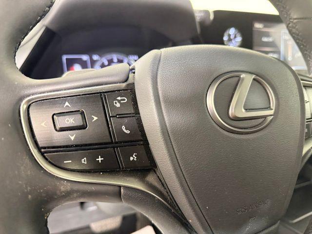 Photo of 2022 Eminent White Pearl Lexus ES 350