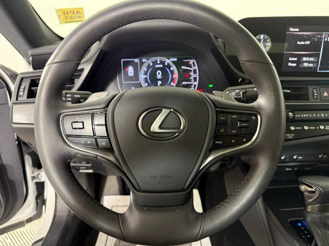 Photo of 2022 Eminent White Pearl Lexus ES 350