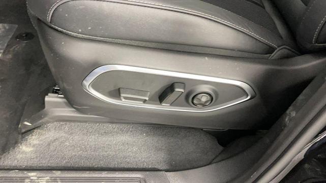 Photo of 2025 Diamond Black Crystal Pearlcoat Jeep Wagoneer