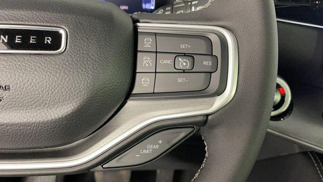 Photo of 2025 Diamond Black Crystal Pearlcoat Jeep Wagoneer