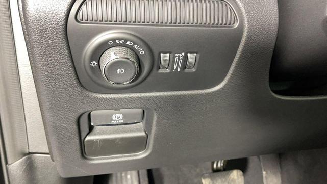 Photo of 2025 Diamond Black Crystal Pearlcoat Jeep Wagoneer