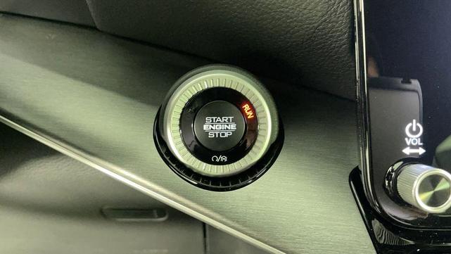 Photo of 2025 Diamond Black Crystal Pearlcoat Jeep Wagoneer