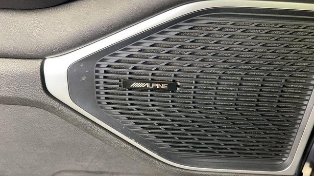 Photo of 2025 Diamond Black Crystal Pearlcoat Jeep Wagoneer