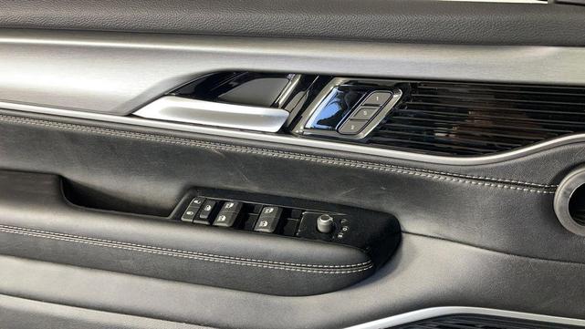 Photo of 2025 Diamond Black Crystal Pearlcoat Jeep Wagoneer
