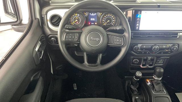 Photo of 2025 Bright White Clearcoat Jeep Gladiator