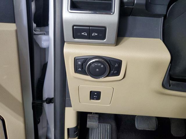 Photo of 2017 Oxford White Ford F-150