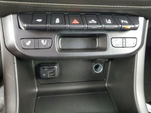 Photo of 2021 Summit White GMC Canyon