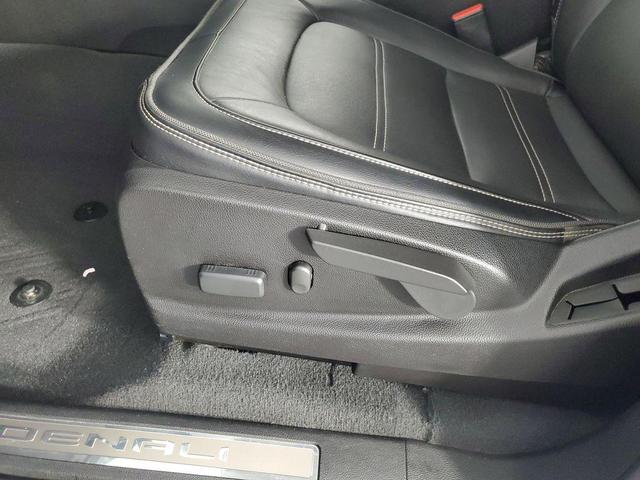 Photo of 2021 Summit White GMC Canyon