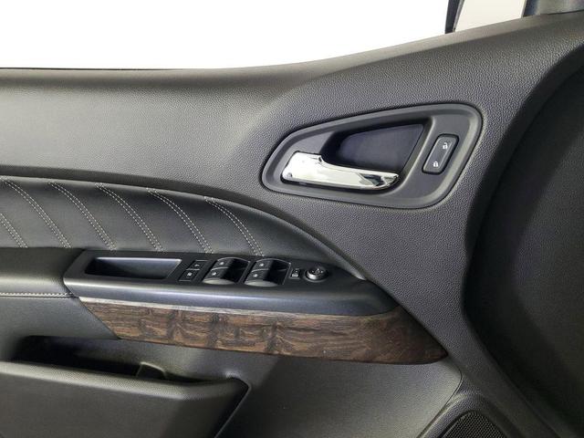Photo of 2021 Summit White GMC Canyon
