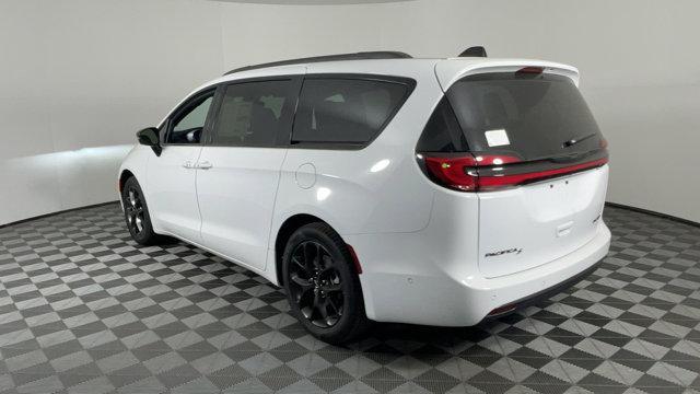 Photo of 2025 Bright White Clearcoat Chrysler Pacifica