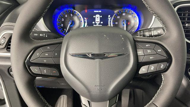 Photo of 2025 Bright White Clearcoat Chrysler Pacifica