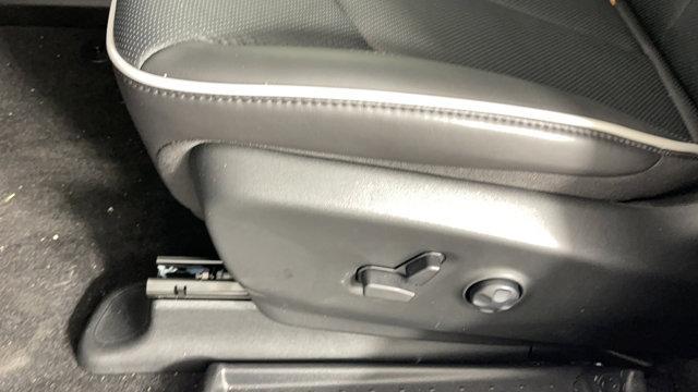 Photo of 2025 Bright White Clearcoat Chrysler Pacifica