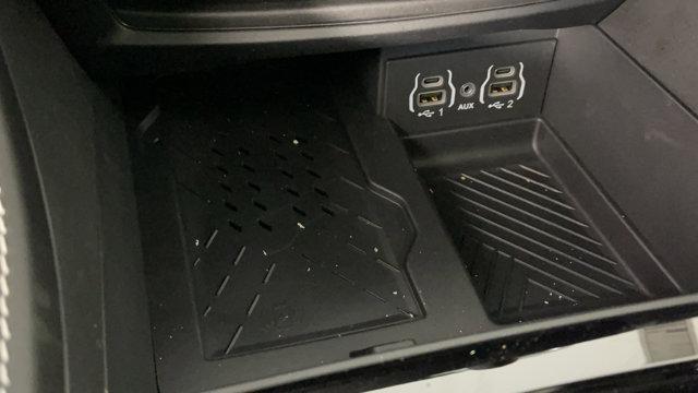 Photo of 2025 Bright White Clearcoat Chrysler Pacifica