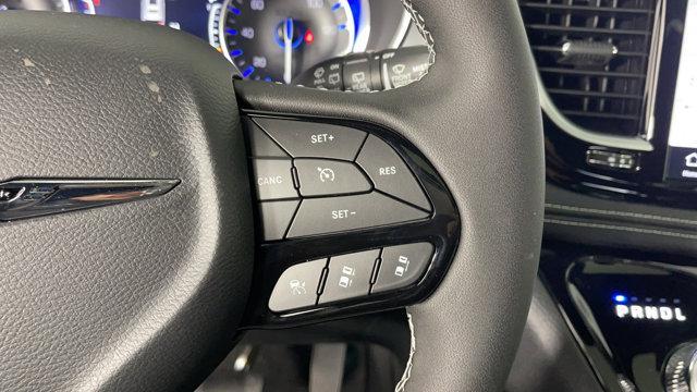 Photo of 2025 Bright White Clearcoat Chrysler Pacifica