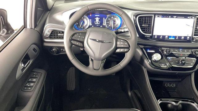 Photo of 2025 Bright White Clearcoat Chrysler Pacifica